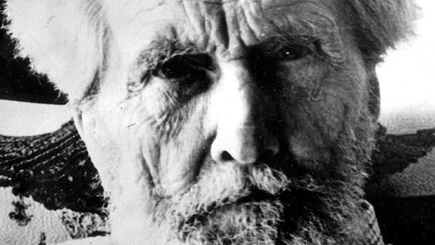 El poeta Ezra Pound, en los años finales de su vida